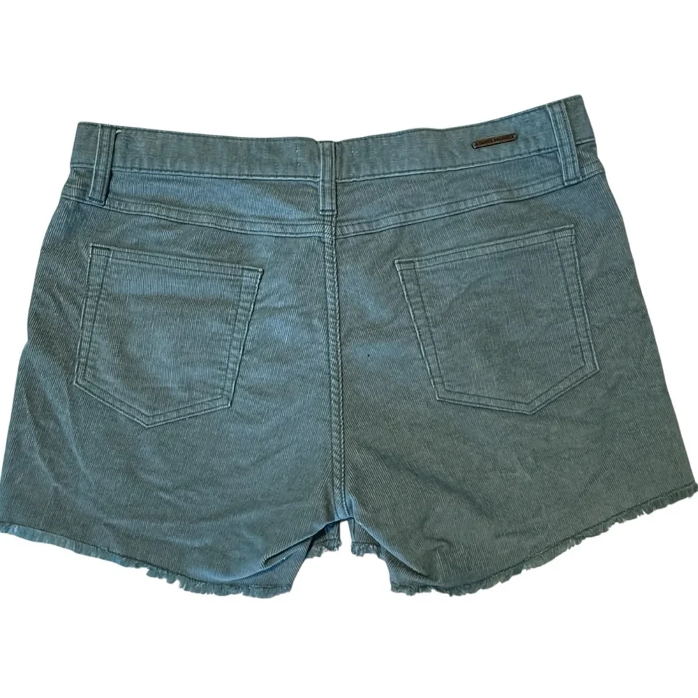 Carve Designs Shorts size 6 Corduroy green - Picture 2 of 6
